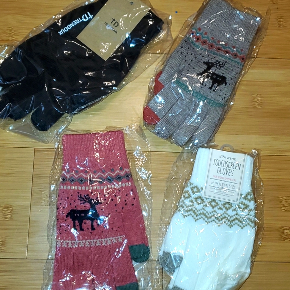 4 pairs of warm gloves, with touch screen availability